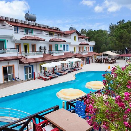 Konfor Suite Otel Cedit Kültér fotó